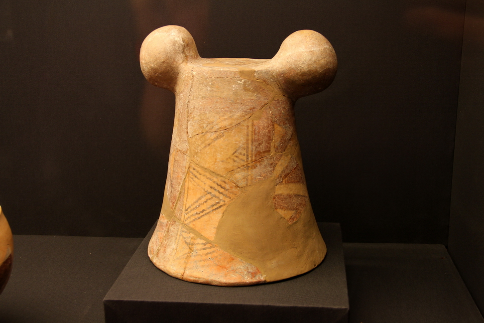 Tesori Albania_11.JPG - Vaso di culto - Ceramica -  - Kamnik (Regione di Kolonja), Neolitico tardo, IV-III millennio a.c.